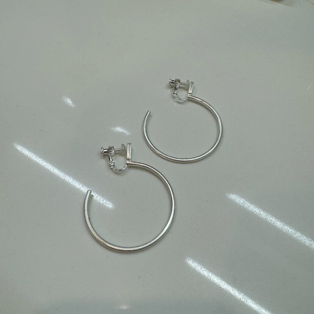 Kendra Scott Clip On Hoops